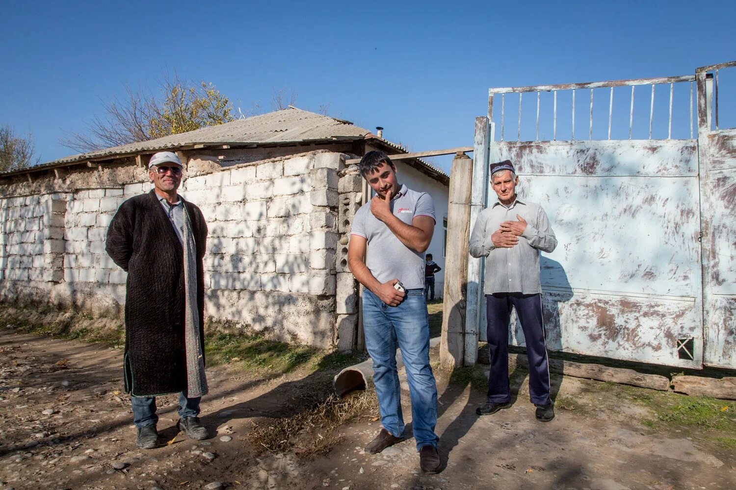 Таджикистан как живут люди фото. Как живут таджики. Дома узбеков на родине. Таджик живой.