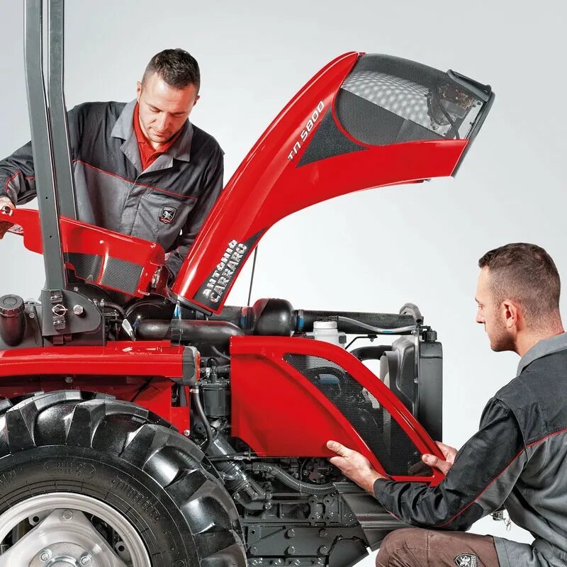 Техобслуживание трактора. Техобслуживание трактора. Техническое обслуживание трактора мтз 82. Ремонтный цех сельхозтехники. Техобслуживание трактора.