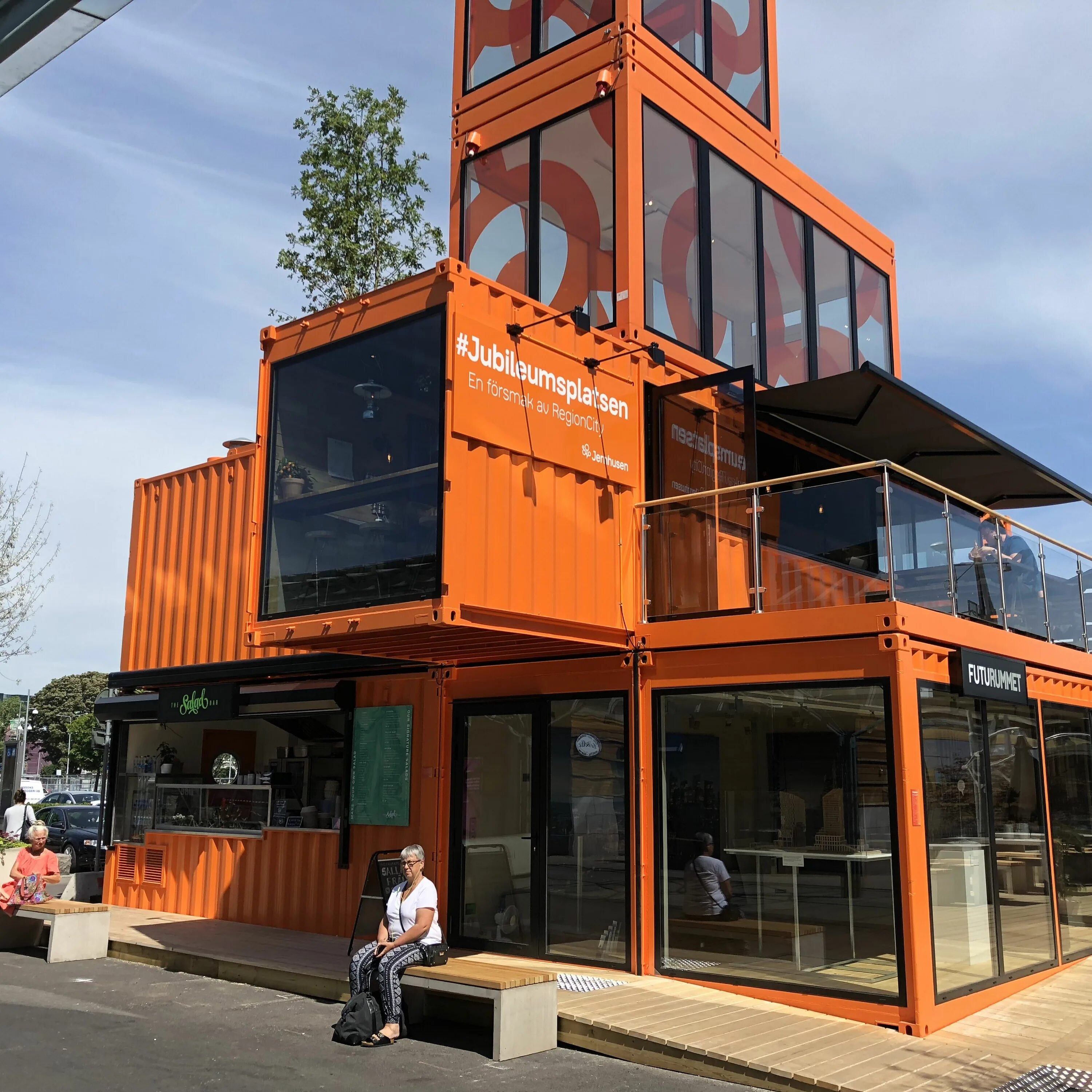 Кафе из контейнера. Контейнер кафе. Летнее кафе из контейнера. Старбакс из контейнеров. Кафе из контейнера.