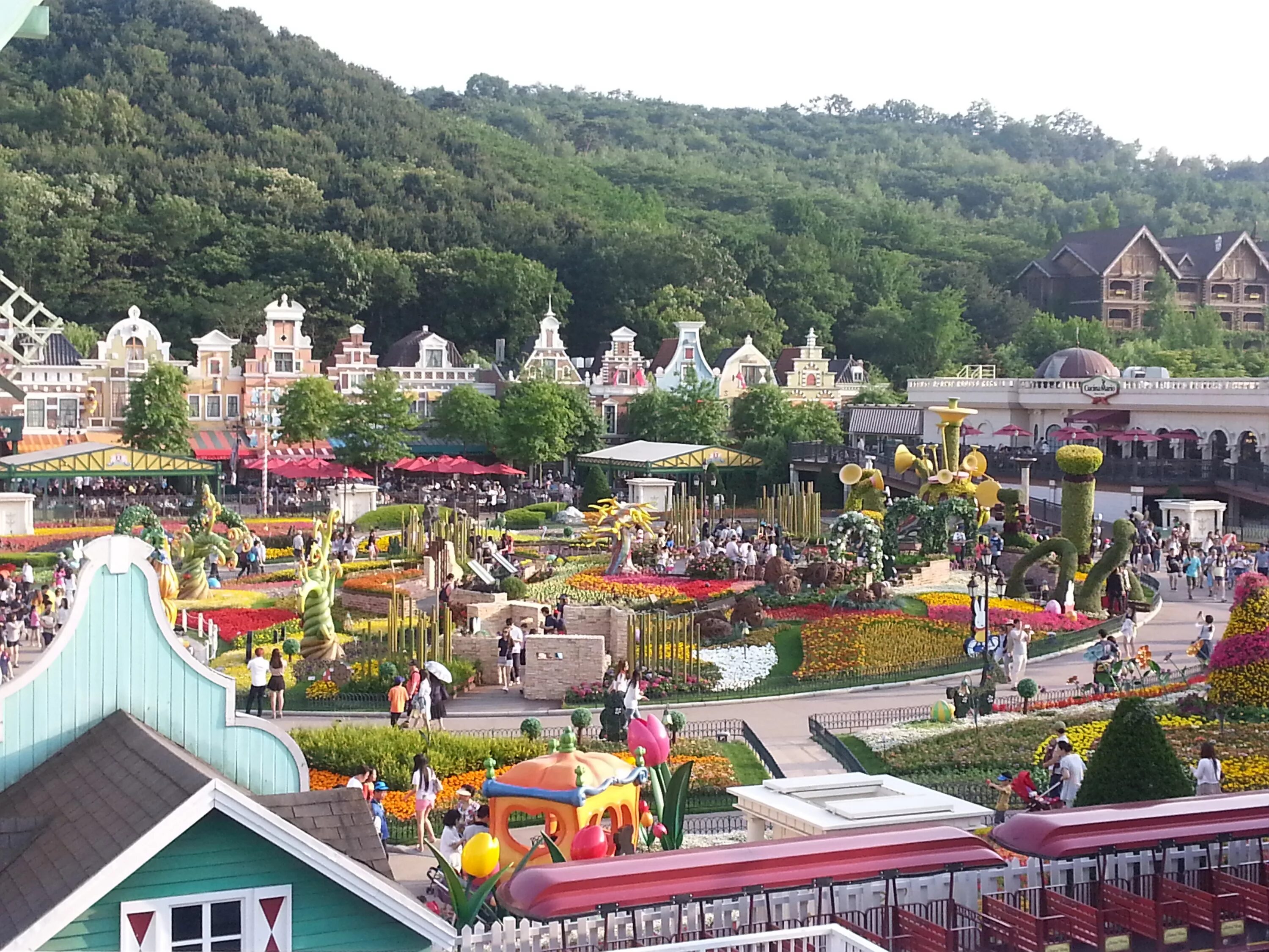 Сеул парк аттракционов everland. Сеул парк аттракционов everland. Everland парк развлечений в южной корее. Парк развлечений эверленд в сеуле южная корея. Парк развлечений эверленд в сеуле южная корея.