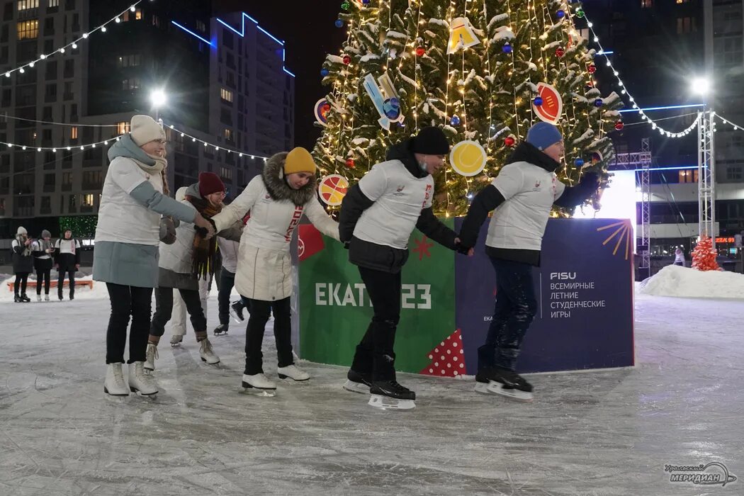 Арена парк екатеринбург. Екатеринбург Арена каток 2022. Каток Арена парк Екатеринбург. Арена парк ЕКБ каток. Каток около Екатеринбург арены.