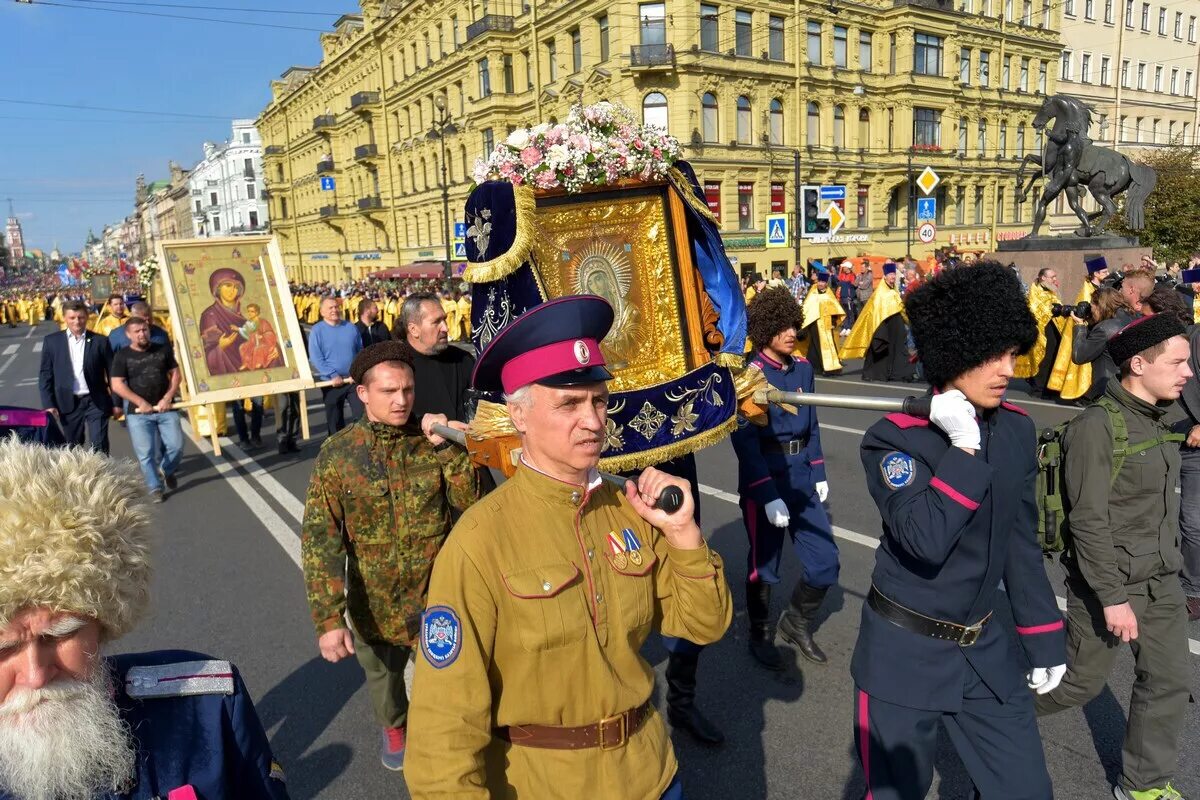 12 сентября. Крестный ход в Санкт-Петербурге 12 сентября 2019. Крестный ход в СПБ 12 сентября. Крестный ход на Невском 2013. Крестный ход 12 сентября 2021 Питер.