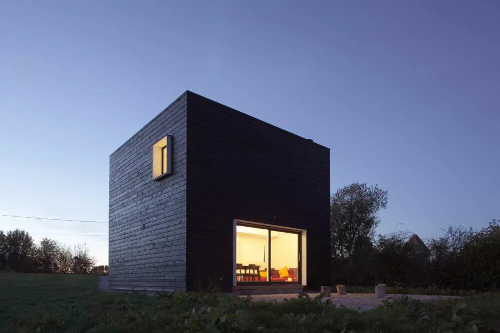 Двухэтажная вилла. Дом в форме куба. Дом с плоской крышей монолит 170 м. Баня дома на 10 кубов фото. Дом брус.