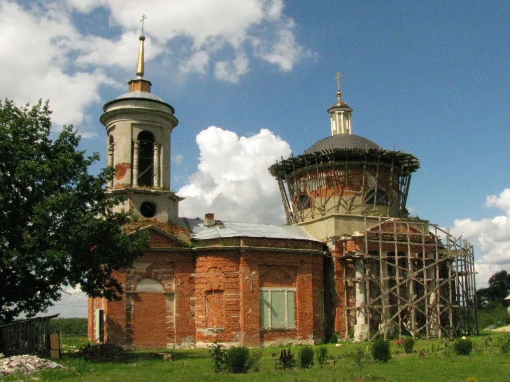 Ильинский храм село Петровское Воскресенский район. Храм Ильи пророка в селе Петровское Воскресенского района. Церковь Илии пророка Воскресенск. Ильинский храм Петровское Воскресенск. Село воскресенское церковь