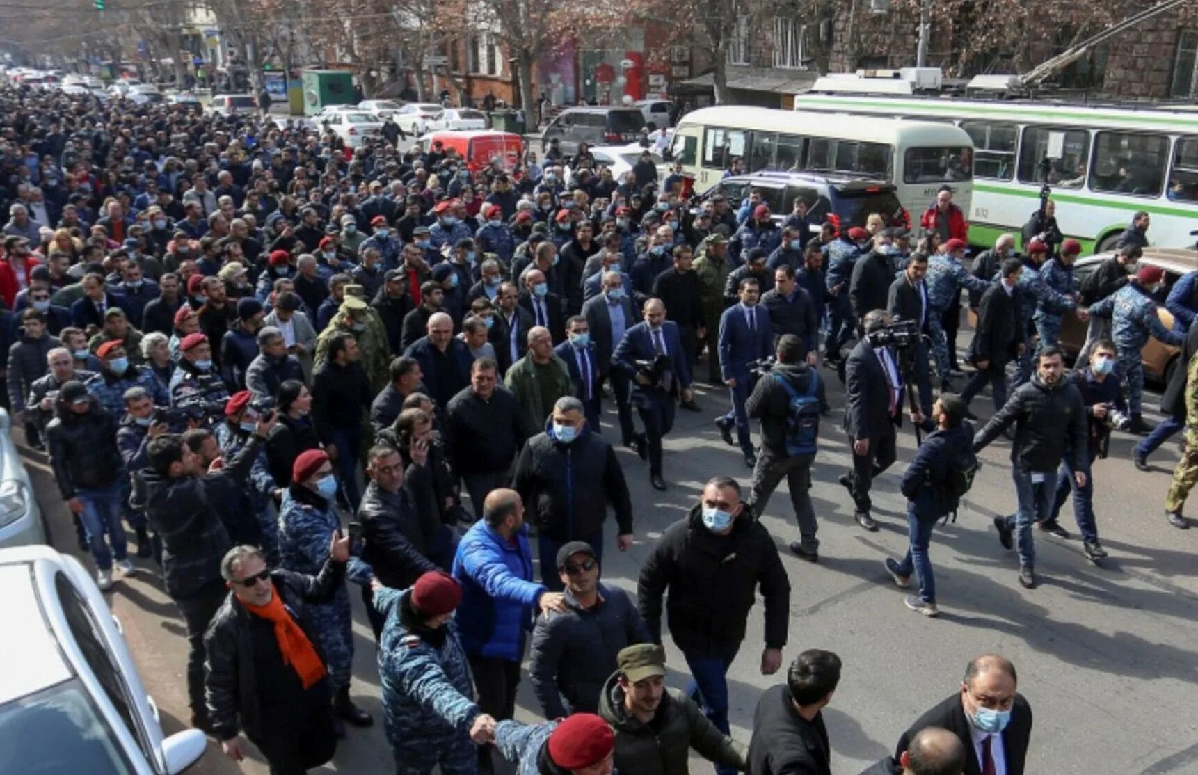 Нападение в ереване. Протесты в Армении 2018. Протесты в Ереване. Армения массовые шествия. Протесты в Армении 2022.