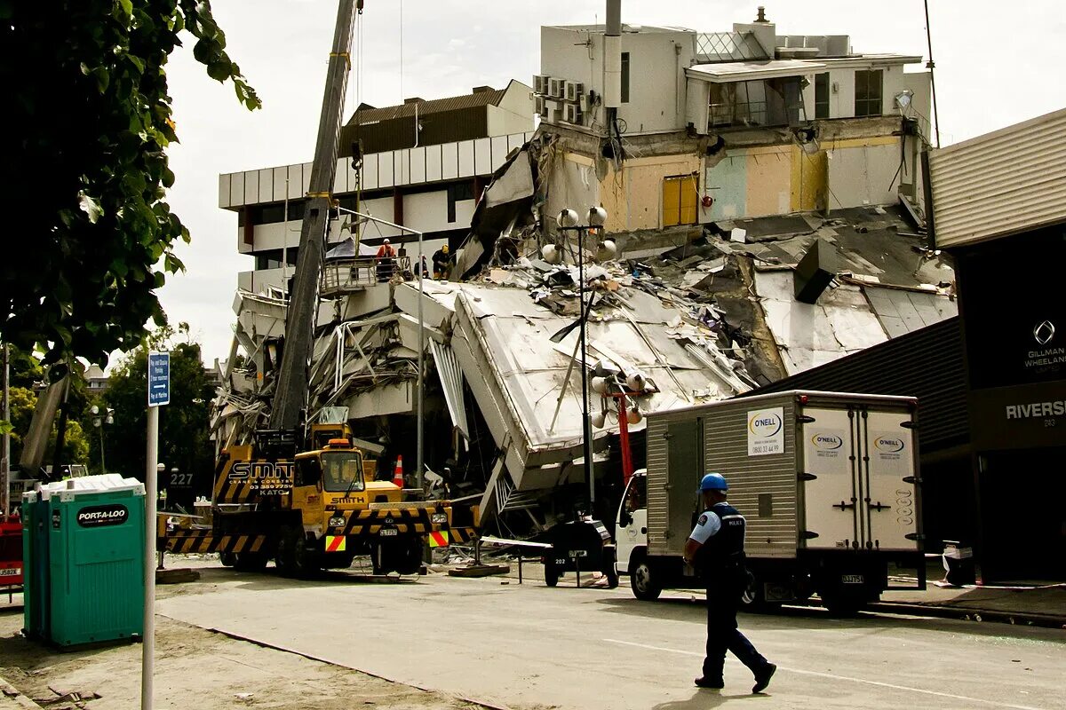 Землетрясения 2012 год. Christchurch earthquake 2011. Здания после землетрясения. Землетрясение в здании. Крайстчерч после землетрясения.