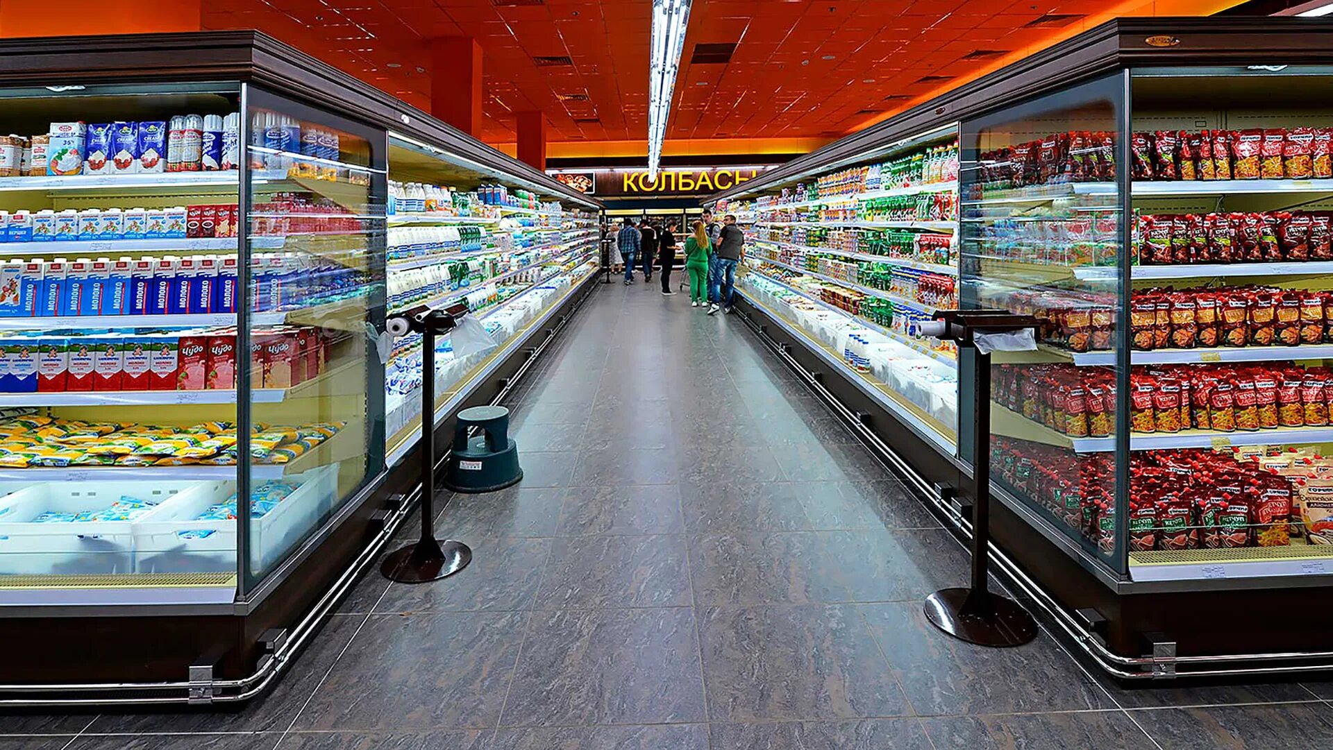 Прилавки москва. Витрина продуктового магазина. Витрина продовольственного магазина. Прилавки магазинов с продуктами. Прилавок продуктового магазина.