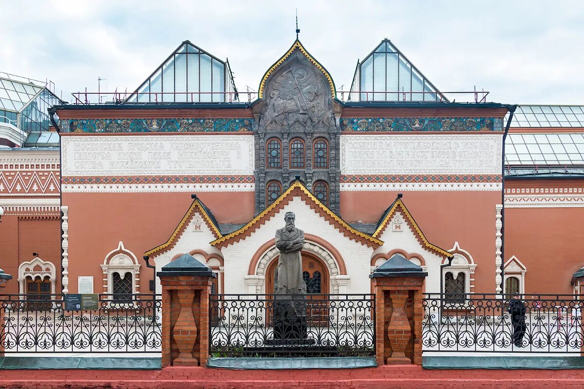 Третьяковская галерея где город. Замоскворечье Третьяковская галерея. Третьяковская галерея и Пушкинская галерея. Здание Третьяковской галереи 2020. Третьяковская галерея 2022 снаружи.