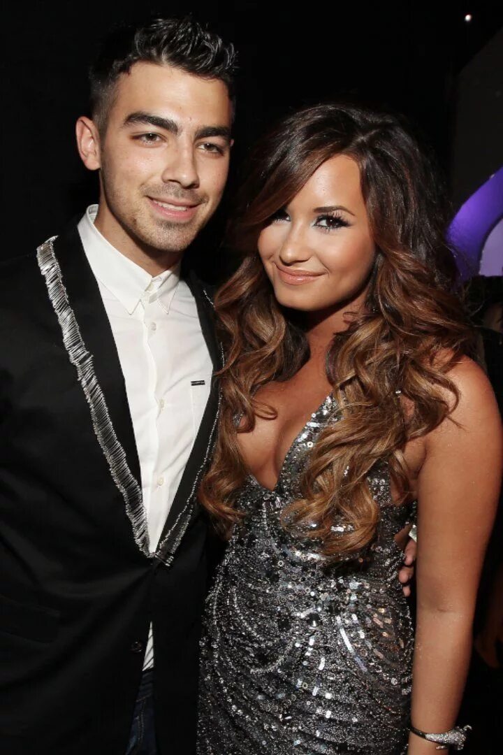 Джонас ловато. Demi lovato and joe jonas. Деми ловато и джо. Джонас ловато. Деми ловато и джо джонас кэмп рок.