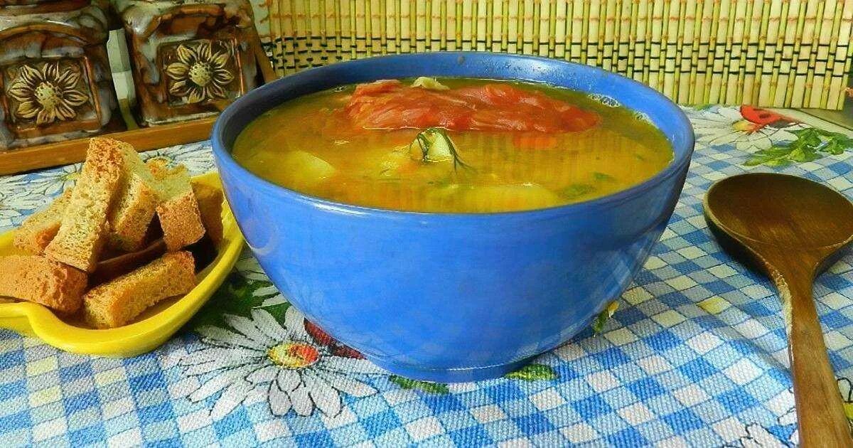 Гороховый суп с копчеными в мультиварке. Суп гороховый. Гороховый суп с копченостями в мультиварке. Суп гороховый с копченостями. Гороховый суп с ребрышками.