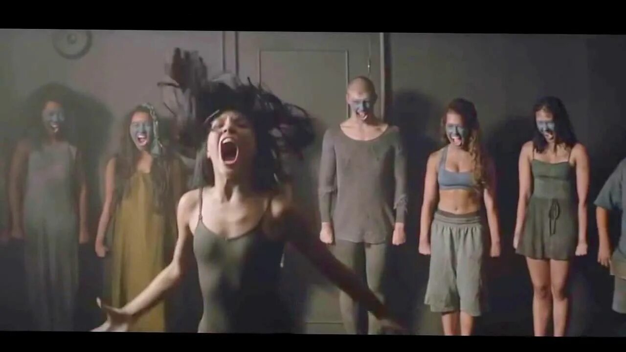 The greatest клип. The greatest sia обложка. Sia the greatest. The greatest клип. Девочка из клипа sia.
