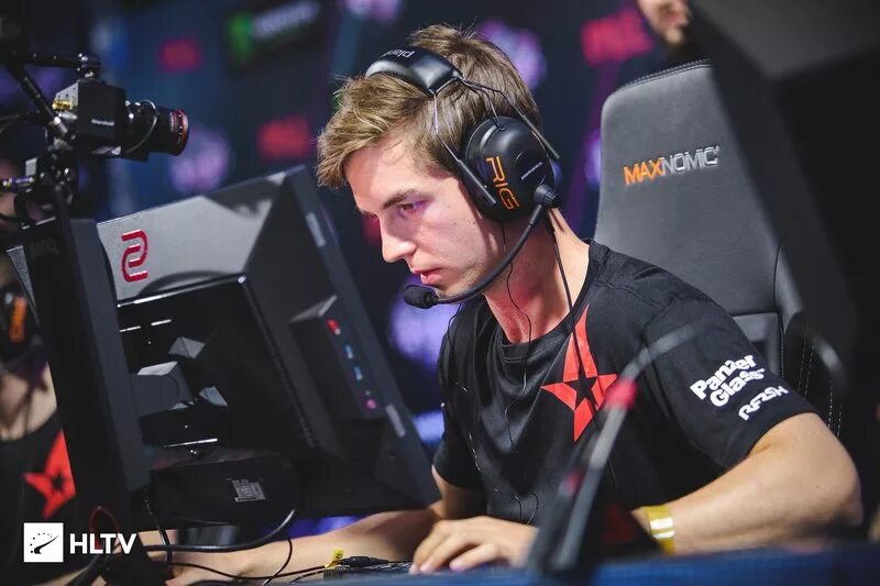 Девайс КС го. Девайс КС го игрок. Dev1ce Astralis.