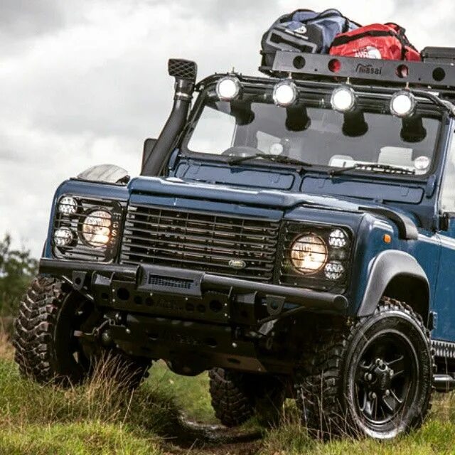 Defender raven. LR Defender Expedition. Land Rover Defender 90 Roof Racks. Land Rover Expedition. Колесный диск Land Rover Defender Expedition.
