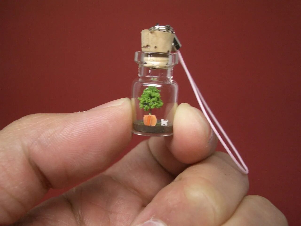 Миниатюрный мир в бутылочке. Поделки из печеных коробов. Самодельный вейп из флешки. Как сделать мини под. Миниатюрные баночки.