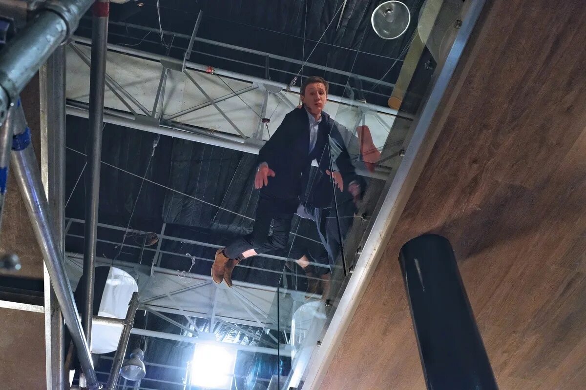 сериал гранд загородный отель. гранд за кадром. асланбек гранд сериал. гранд съемки. гранд лион эко отель снаружи.