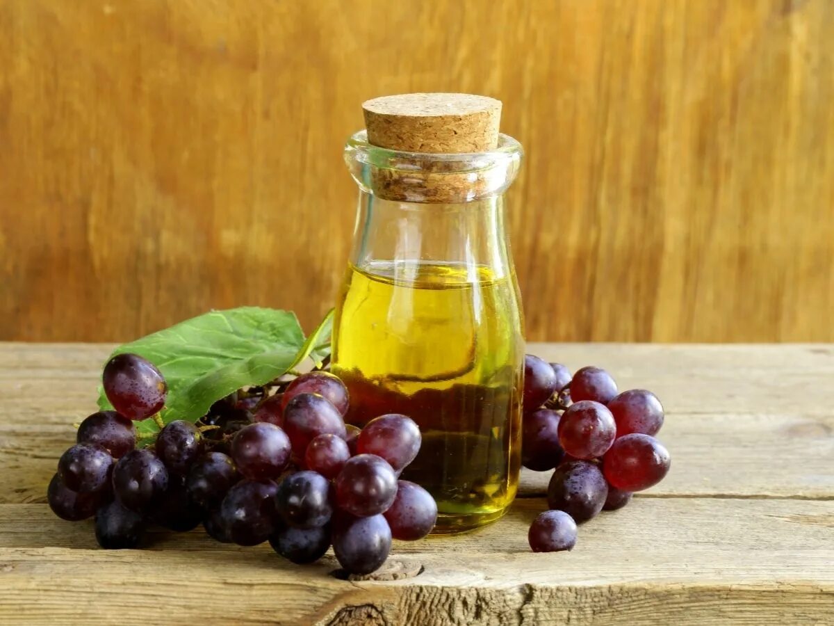 Grape seed oil. Масло виноградных косточек в обертывании картинка красиво. Натуральная косметика на масле. Масло виноградной косточки водорастворимое. Экстракт масла виноградной косточки.