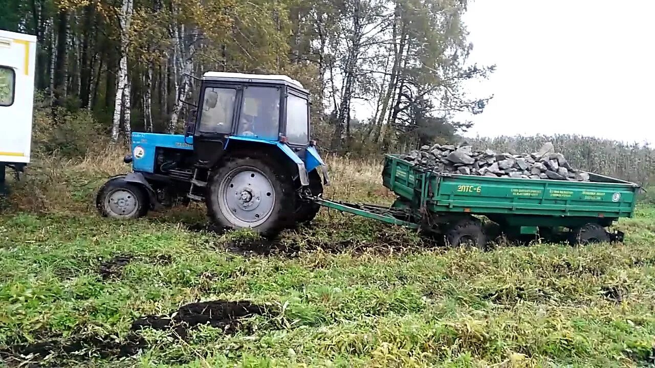 Мтз 82 тянет 82. Трактор мтз 80 по грязи. трактор мтз-82 с прицепом. мтз 82 с прицепом. мтз 1221 с прицепом.