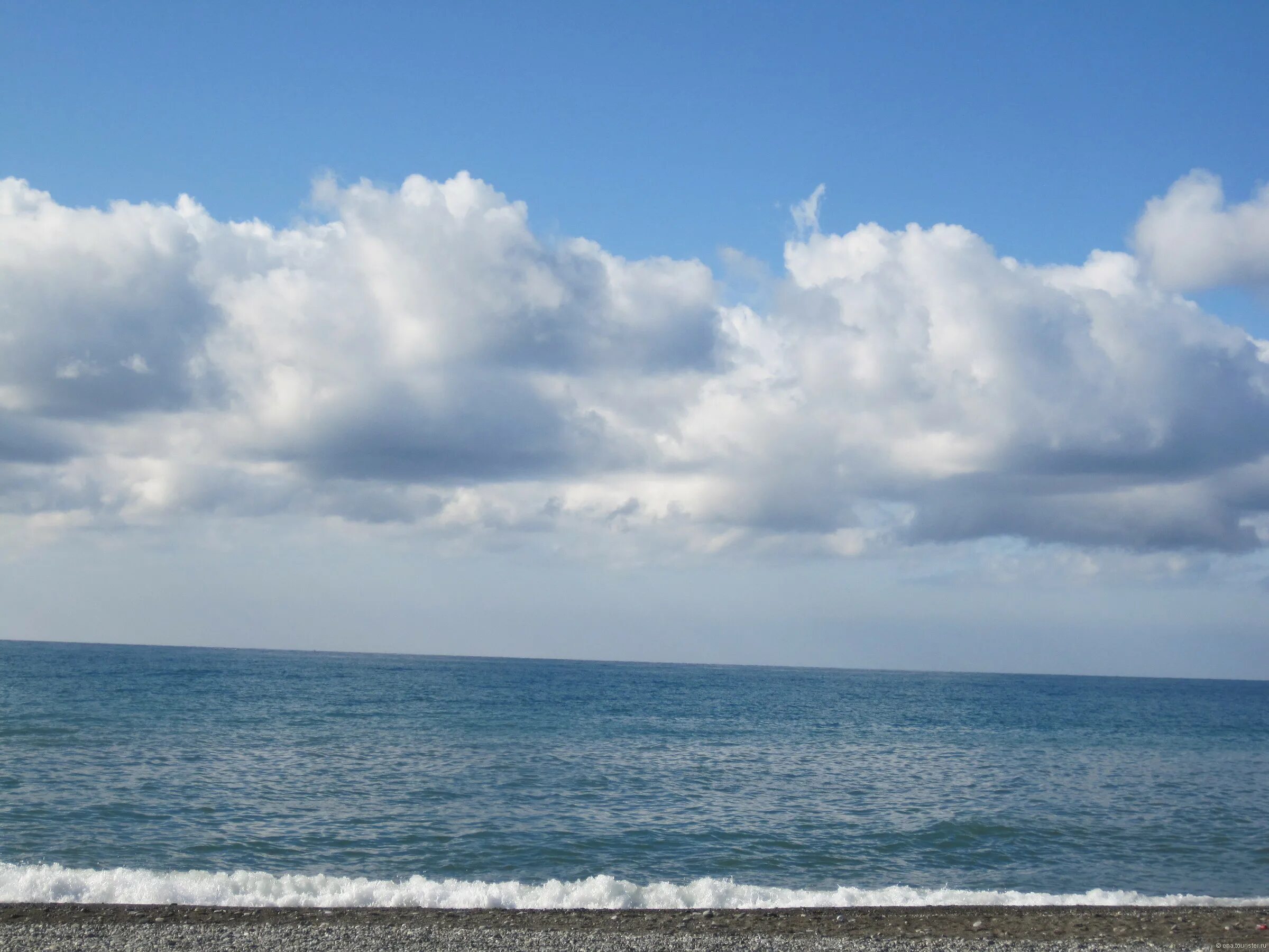 Хочу на юга моря. Адлер море. Южное море Адлер. Облака в Адлере. Адлер тучи.