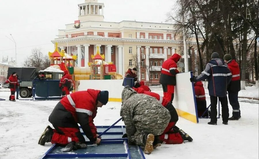 Каток на московской площади кемерово. Каток на площади советов Кемерово. Каток на площади советов Кемерово 2021. Площадь советов каток. Каток на бульваре Строителей Кемерово 2020.