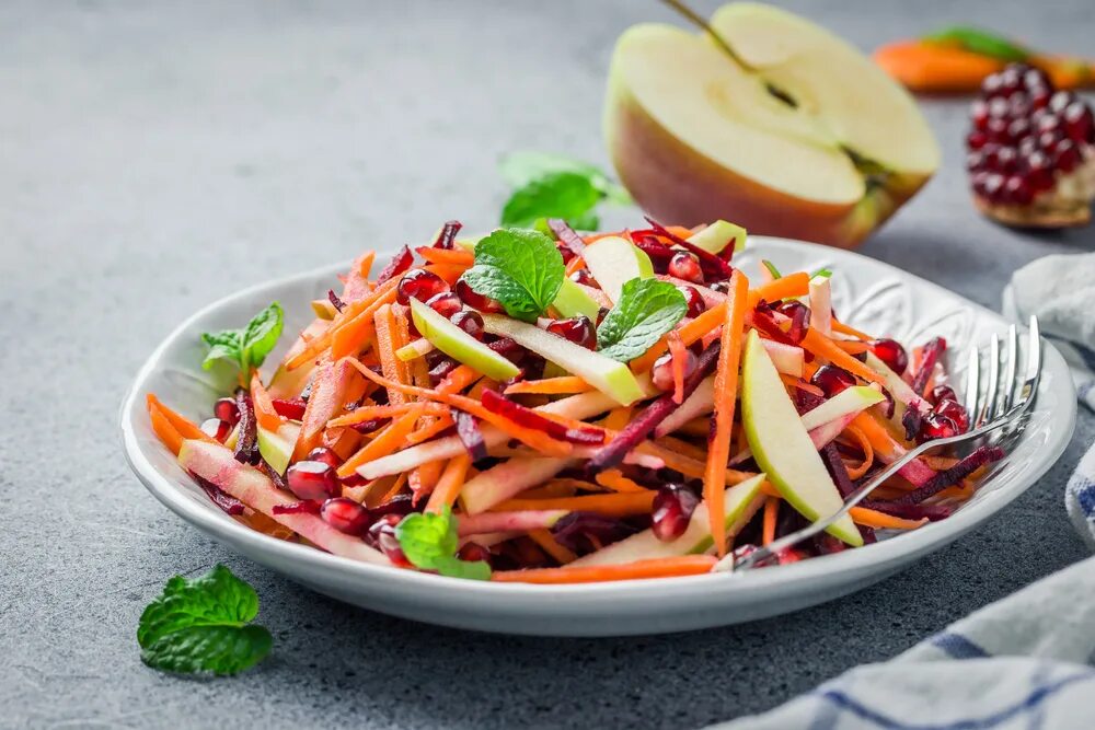 салат щетка. простые салаты из свеклы и моркови. салат из свеклы и моркови. простые салаты из свеклы и моркови. салат свекла морковь.