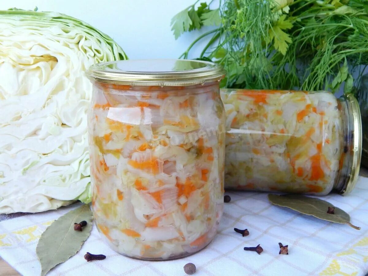 Консервируем вкусные салаты. Кольраби квашеная. Консервирование капусты. Салаты на зиму без стерилизации. Салаты в банках на зиму.