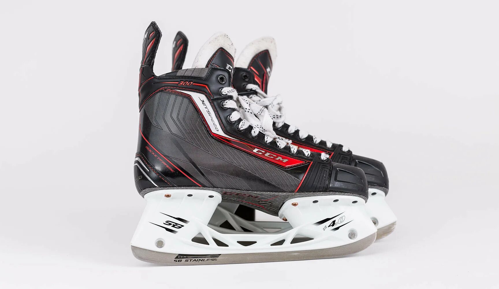 Ccm jetspeed ghost. Коньки ccm jetspeed 270. ccm jetspeed. ccm jetspeed plus. полнота коньков ccm jetspeed.