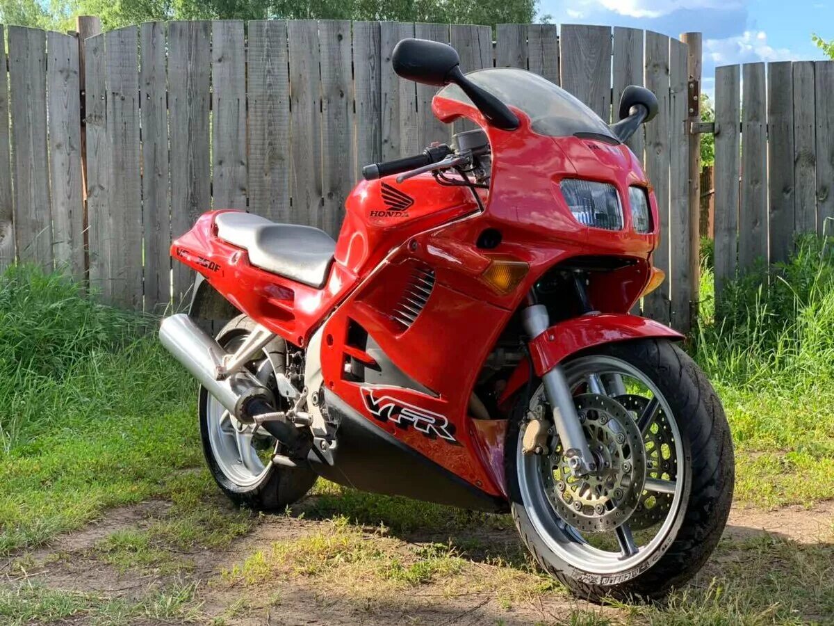 Автомобили байк в россии. Honda VFR 750 1995. Мотоцикл Хонда 1995 года. Б/У мотоциклы. Мотоцикл продается.