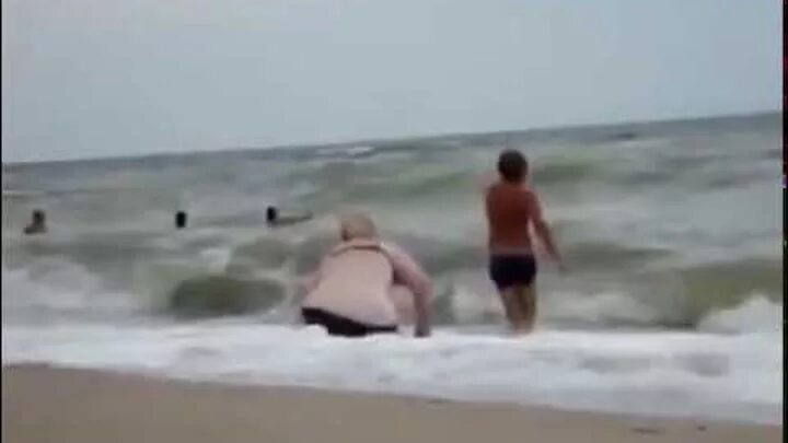 Ураган ураган уплывают в океан. Всё дельфины в ураган уплывают в океан. Дельфины в ураган. Банд одесса все дельфины в ураган. Банд одесса все дельфины.