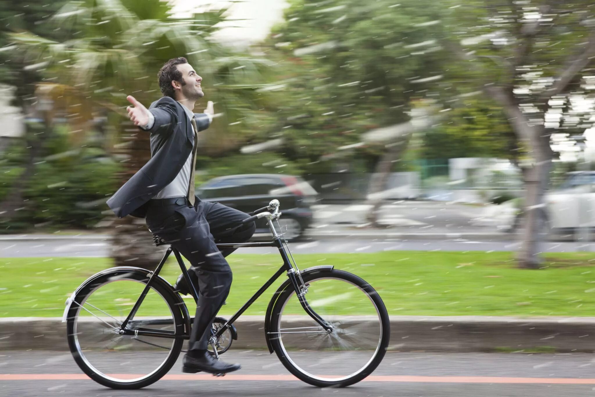 I did riding bike. Велосипедист на велосипеде. Человек на велосипеде. Велосипеды c человеком. Мужик на велосипеде.