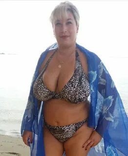 yalangoch mushuk bilan futbolkadagi erotika