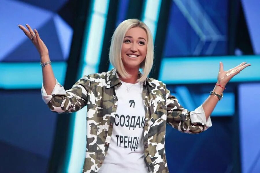 Бузова с микрофоном. Oliga buzova. Голос ольги бузовой. Бузова с микрофоном. Голос ольги бузовой.