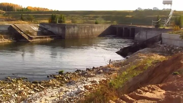 Видео дамб. Река Вазуза дамба. Плотина на Вазузе. Вазузское водохранилище дамба. Жестылевское водохранилище плотина.
