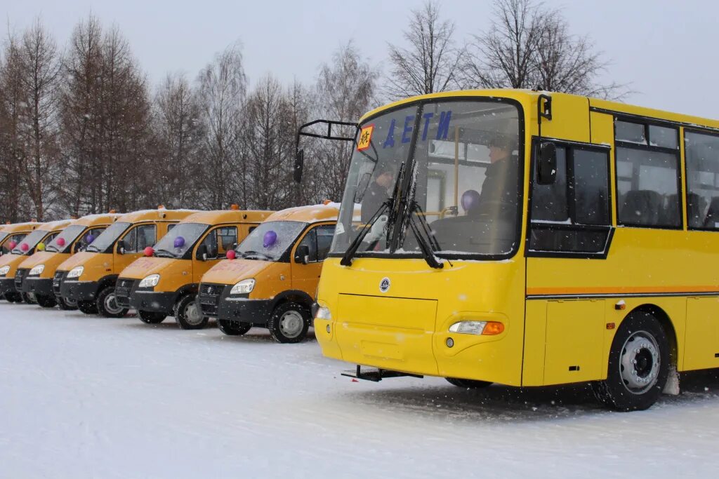 38 автобус киров маршрут. Кировские автобусы. Автобусы Киров. Школьные автобусы в Кирове. Автобусы Кировской области.