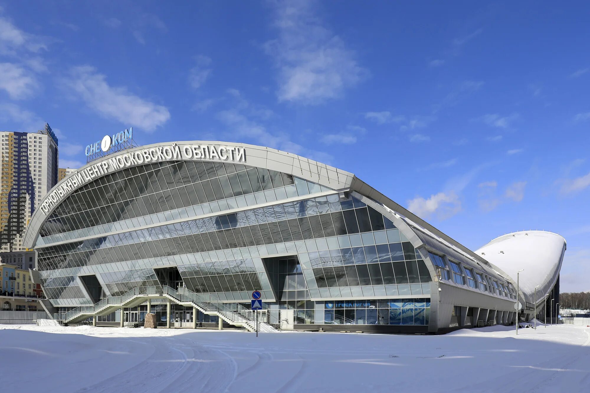 Позабавиться снежком. Снежком Красногорск. Снежком Красногорск внутри. Снежком горнолыжный комплекс. Павшинская Пойма снежком.