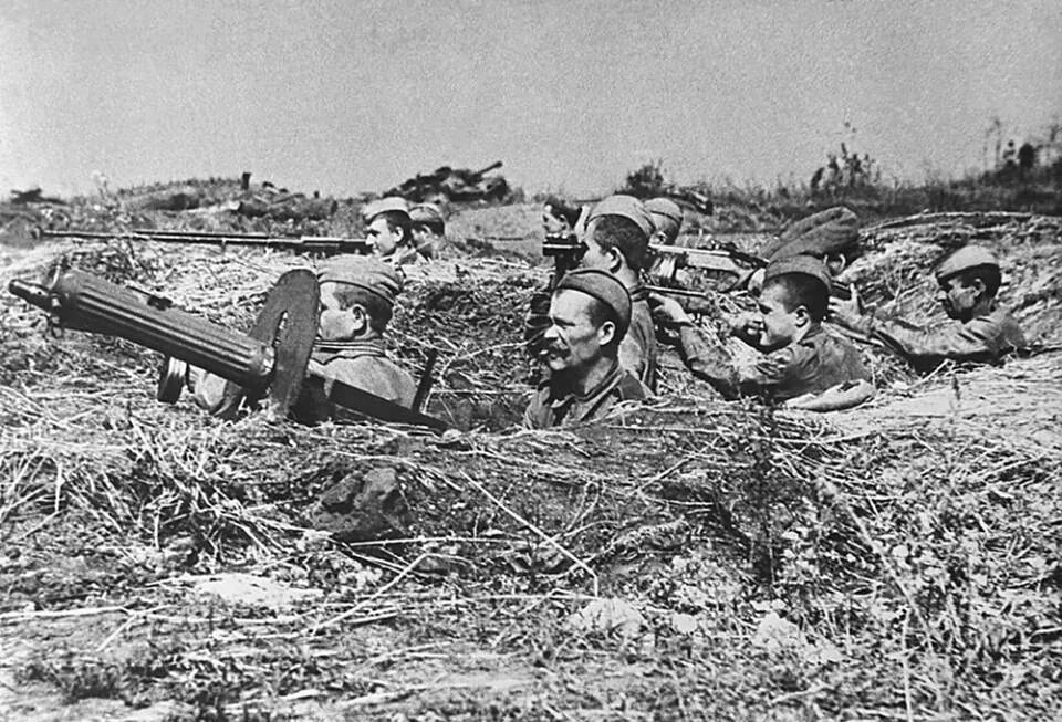 Солдаты в окопах 1915 год. Солдат российской армии. Солдат с саперной лопаткой. Сталинградская битва 1942. Рукопашный бой великая отечественная.