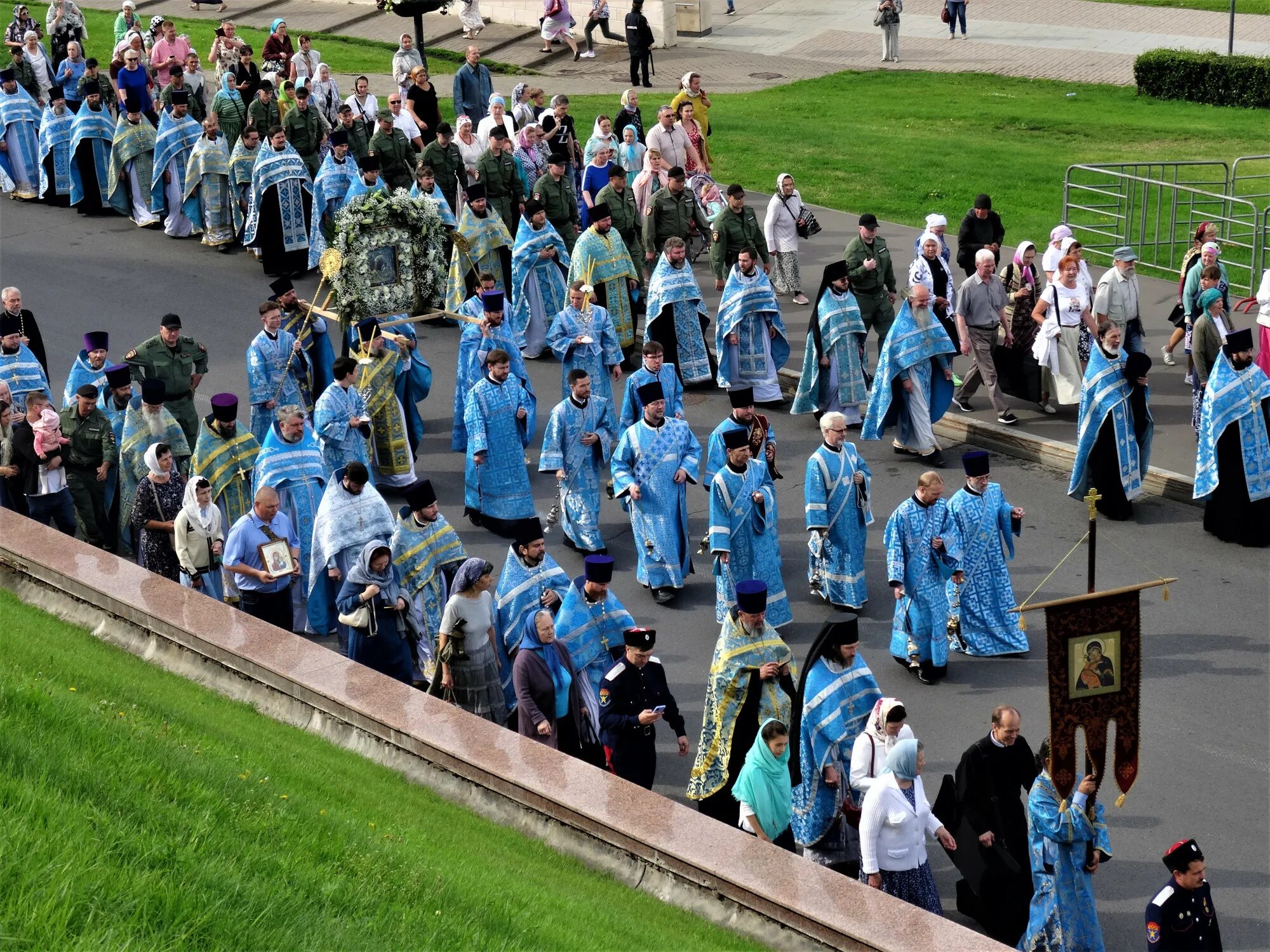 Казанский крестный ход нижний новгород. Когда будет крестный ход в 2024 году. Пасхальный крестный ход в саранпауле. Крестный ход 2000 ижевск. Крестный ход в казани 2022.