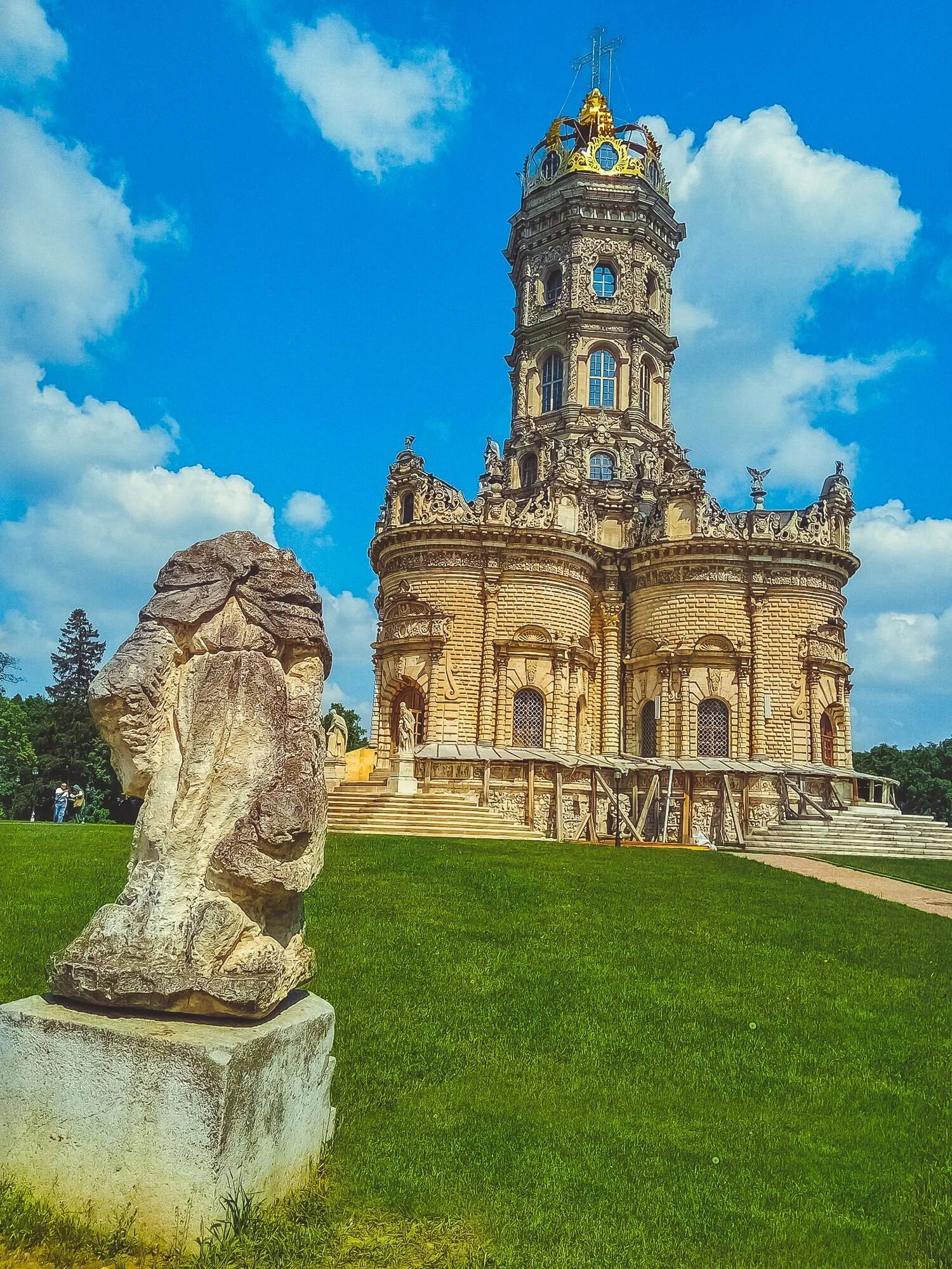 Дубровицы храм богородицы. Подольск дубровицы церковь знамения пресвятой богородицы. Храм знамения в дубровицах подольск. Знаменская церковь в усадьбе дубровицы. Храм знамения пресвятой богородицы в дубровицах, московская область.