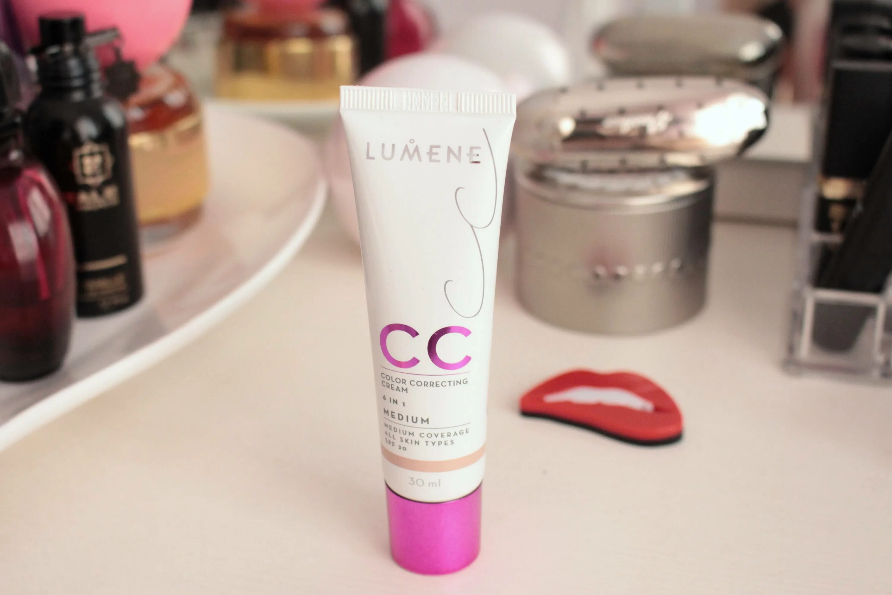 Люмене сс крем. Lumene cc Cream 6 in 1 Medium. Lumene Color Correcting Cream. Люмене СС тональный крем Fair.