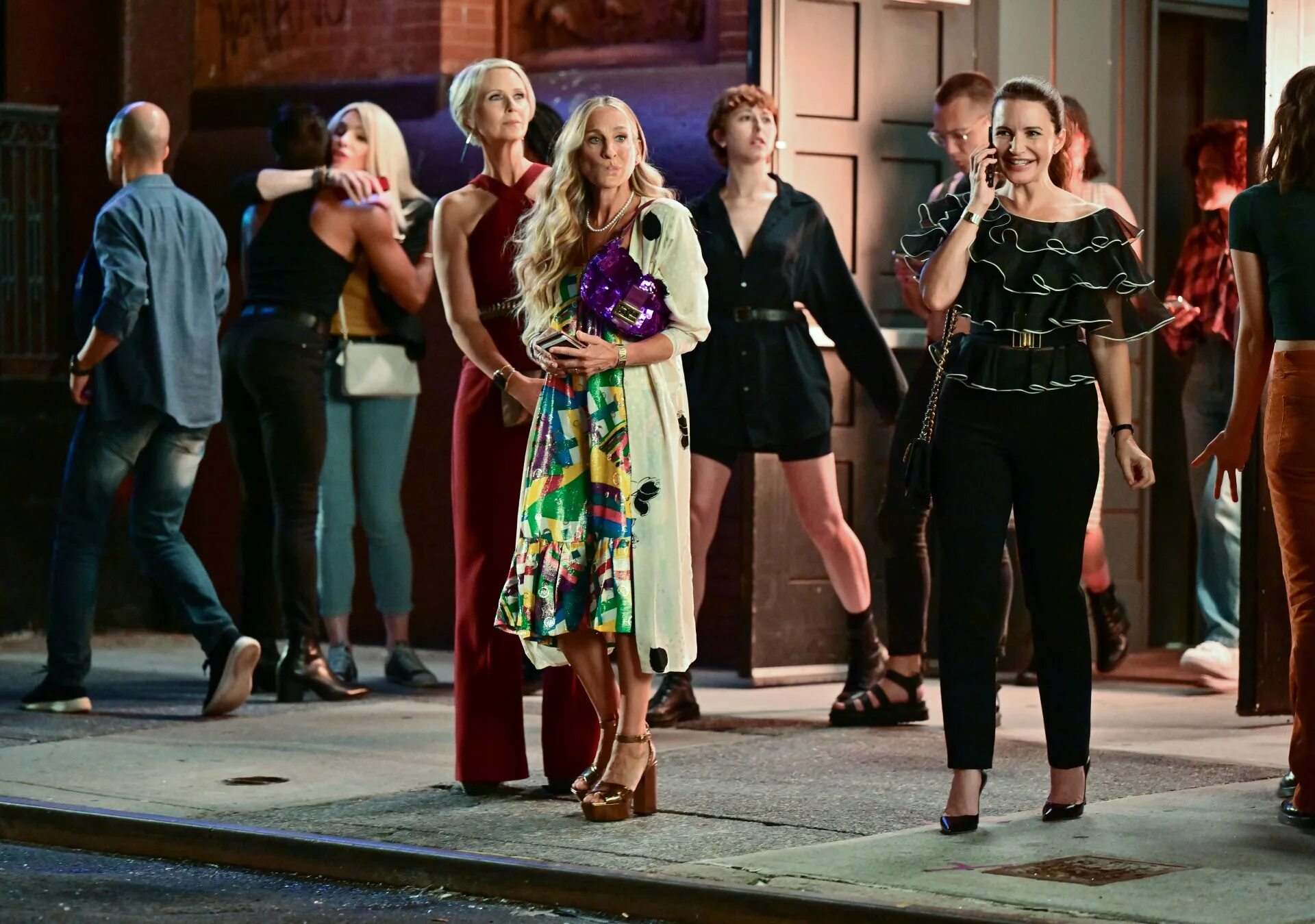 Что есть в каждом большом городе. Что есть в каждом большом городе. Кэрри в большом городе «просто так». Кэрри брэдшоу. Миранда хоббс стиль.