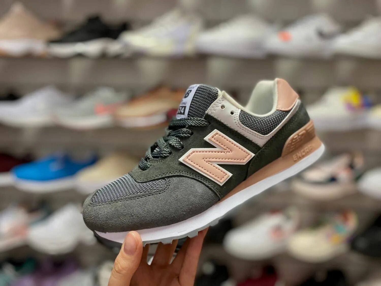 Кроссовок 78 спб. New Balance 574 бежевые. Кроссовки New Balance 2022. Рум 78 кроссовки СПБ.