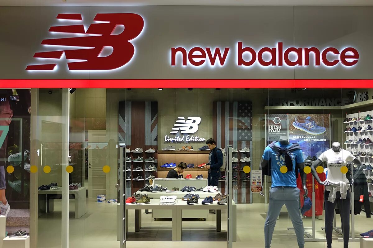 Shop all new. Магазин NB. New Balance магазин. New Balance фото магазинов. Витрина New Balance.