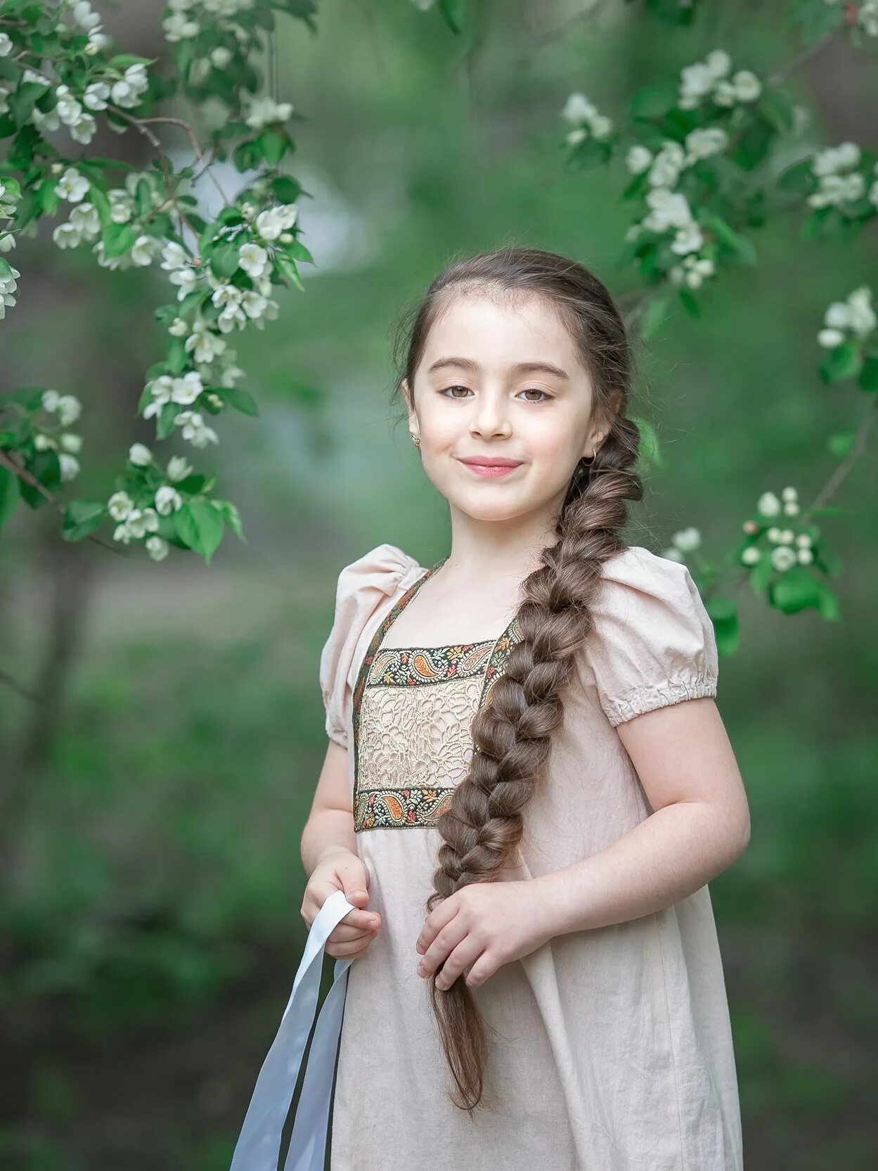 Девка краса чудо коса. Девушка с длинной косой. Девица кокошник коса русь. Уральская краса длинная коса. Конкурс уральская краса длинная коса.