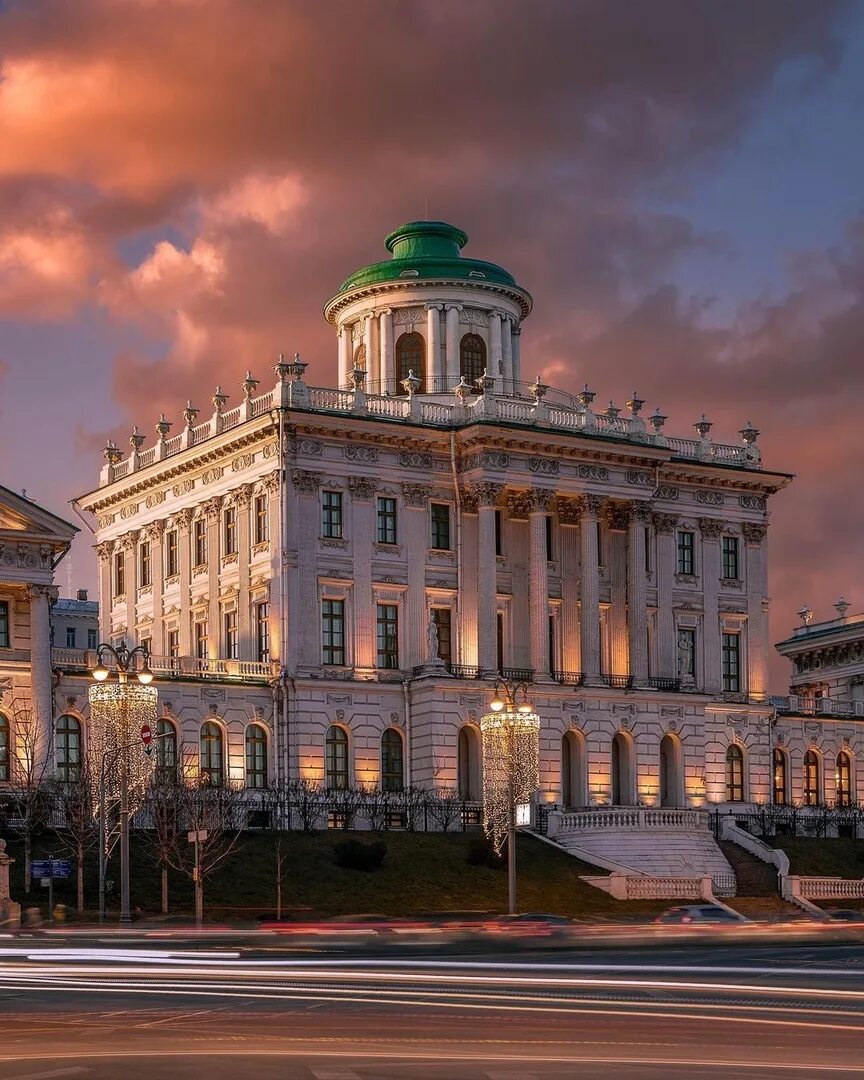 Дворцы классицизма. Баженов дом Пашкова в Москве.