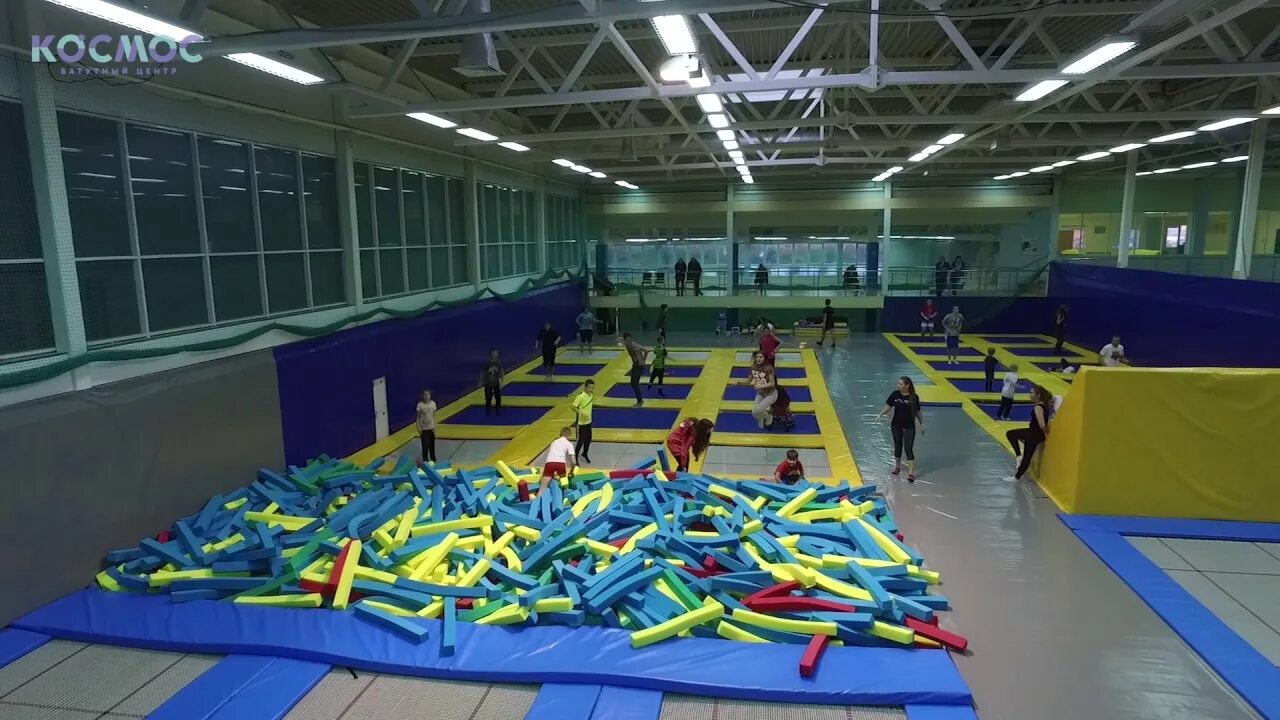 Магазин батутов. Батутный центр в ейске cosmica. Батутный центр в шатуре. Батутный центр соликамск пингвин. Батуты курск.