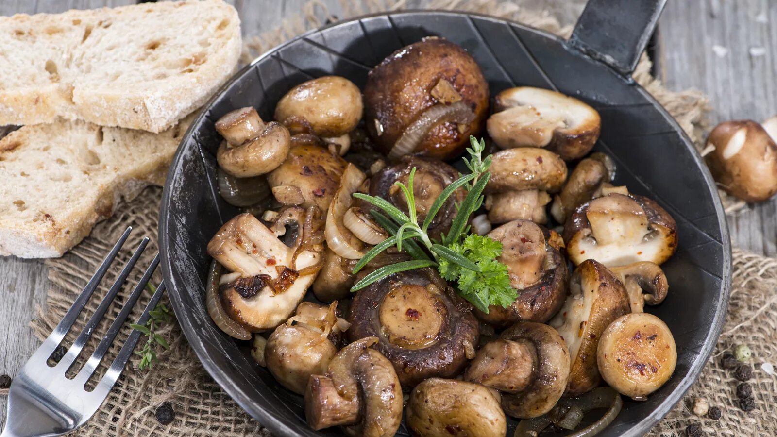 Как вкусно пожарить лесные грибы. Жареные грибы. грибочки жареные. блюда из жареных грибов. блюда из шампиньонов.