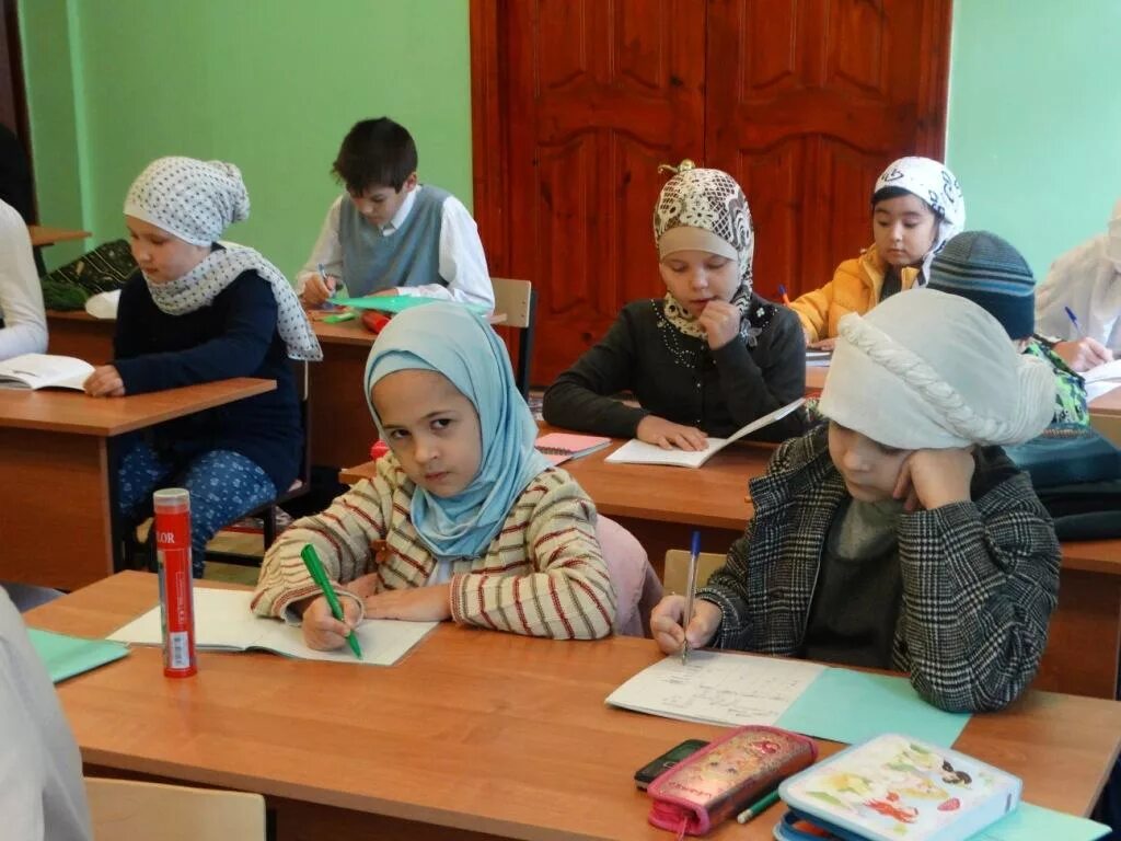 Нижегородское Исламское медресе Махинур. Преподаватели медресе Мухаммадия. Медресе Коран. Медресе школа Ислама Челябинск. Средняя школа у мусульман