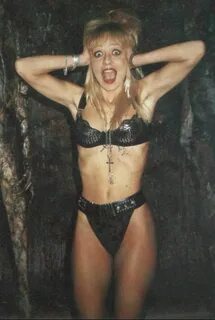 10 things wrong with linnea quigley.