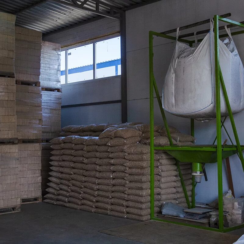 Топливные пеллеты 15 кг. Топливные гранулы фасовка по 20 кг. Топливные пеллеты в гранулах. Пеллеты белые 6мм мешки. Пеллеты древесные гранулы.