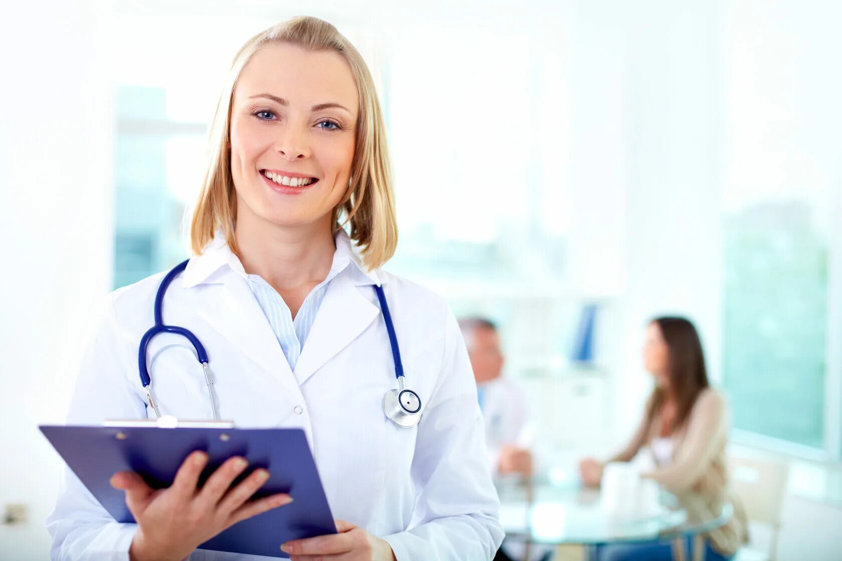 Посещение врача. Врач терапевт. Остеоденситометрия остеопороз. Обследование организма женщины. Check up обследование.