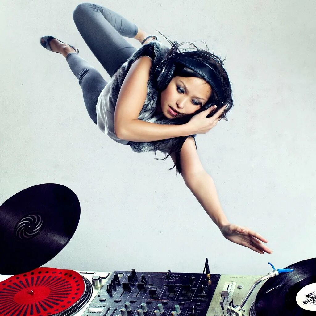 Диджей в наушниках. My baby girl dj cool beat. Обложки диджеев. My baby girl dj cool beat. Девушка диджей.